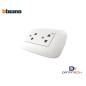 Tomacorriente doble de 2P+T universal 16A 250V color blanco BTICINO SENCIA AP1222